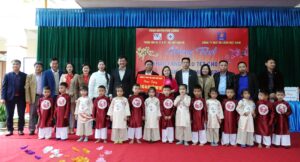 Tết đến xuân về: Cùng diện đồng phục Tết thật đẹp