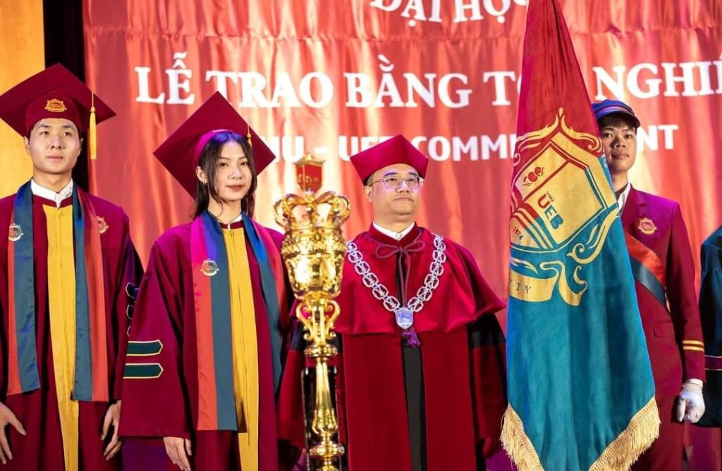 Bứt phá khỏi khuôn mẫu: Khám phá xu hướng đồng phục tốt nghiệp hiện nay